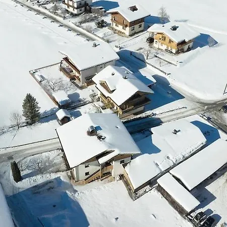 In Wald Near Krimml Waterfalls Вальд (Пинцгау)