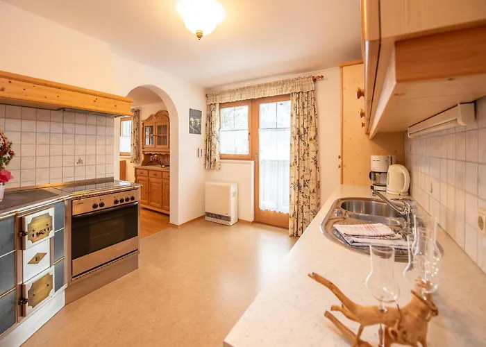 In Wald Near Krimml Waterfalls * וואלד אים פינצגאו