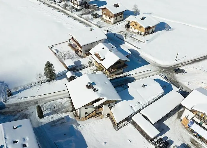 In Wald Near Krimml Waterfalls וואלד אים פינצגאו